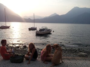 Beach nearby - Holiday Home 'Between Lake and Mountains' with Lake View, Private Terrace & Wi-Fi (Dizzasco)