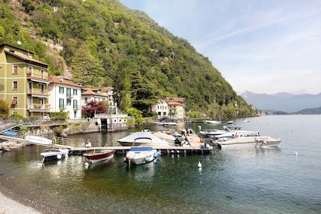 マリーナ. Holiday Home 'Tra Lago e Monti' near Argegno with Lake View, Private Terrace & Parking