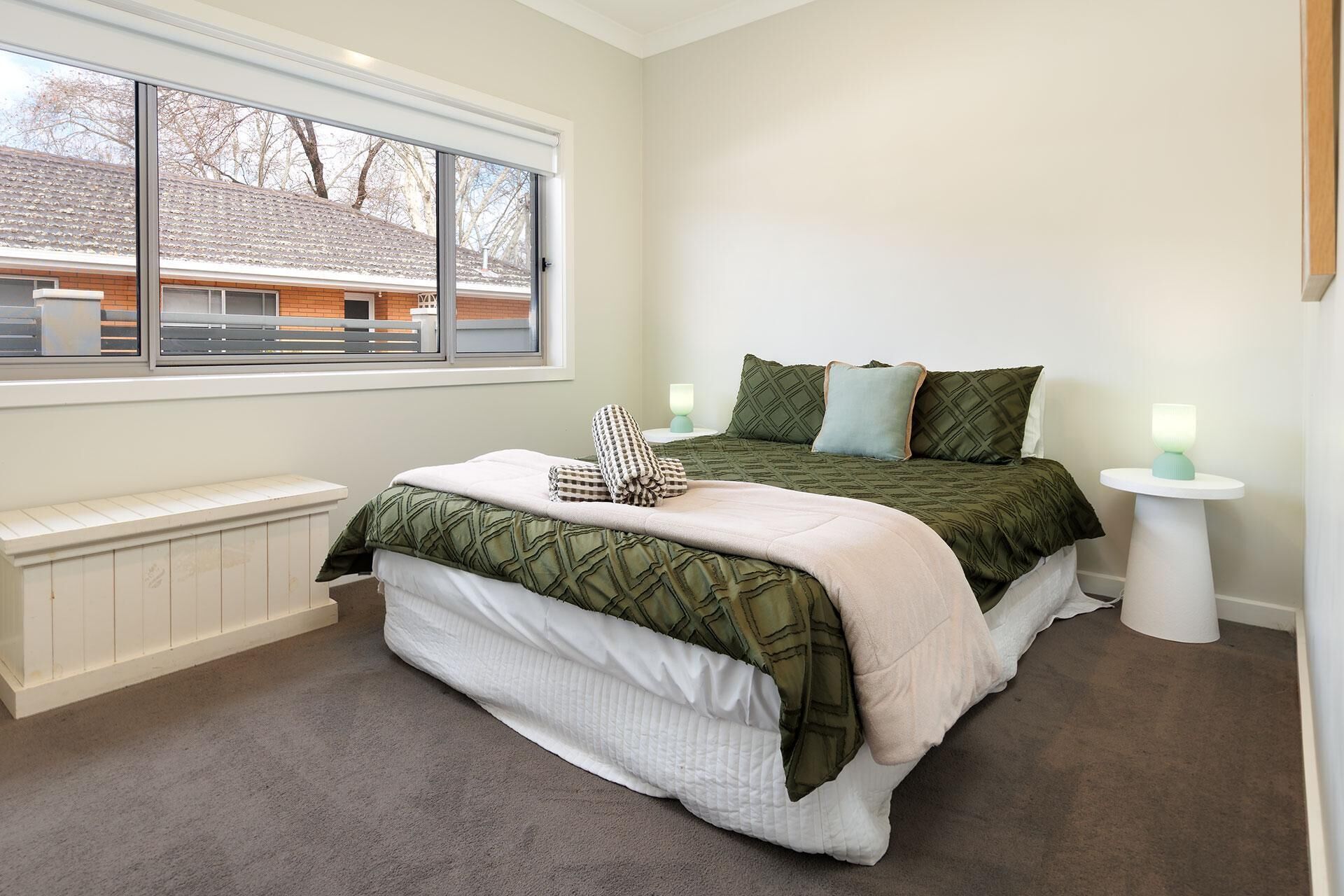 Iron/ironing board, Internet, bed sheets