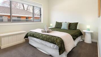 Iron/ironing board, Internet, bed sheets