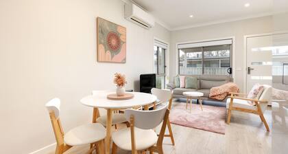 Central Sojourn on Wilcox 2 - Cute two bedroom apartment in central Albury