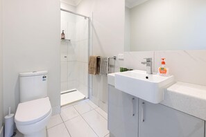 Bathroom - Central Sojourn on Wilcox 2 - Cute two bedroom apartment in central Albury (Albury)