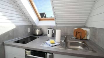 Køleskab, mikrobølgeovn, kogeplade, opvaskemaskine