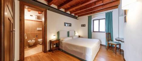 In-room safe, blackout drapes, free WiFi