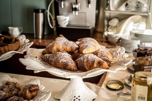 Free daily buffet breakfast  - Serego Alighieri (Sant'Ambrogio di Valpolicella)
