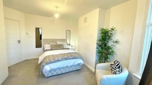 Shared Dormitory, 1 Bedroom | 1 bedroom - Room-beautiful Large Double Room, Gdn Vi (London)