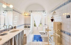 Shower, bidet, towels