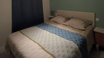 3 habitaciones, tabla de planchar con plancha, wifi y ropa de cama