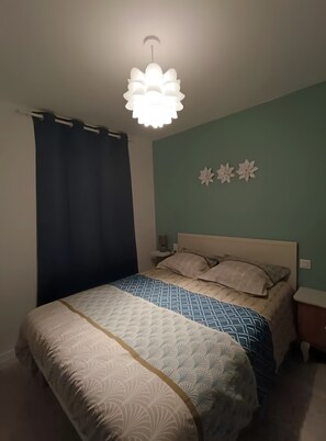 3 habitaciones, tabla de planchar con plancha, wifi y ropa de cama 