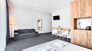 Travel crib, WiFi, bed sheets