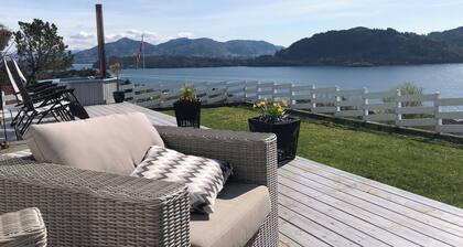 House With Oceanview, 4 Bedrooms, Close to Bergen