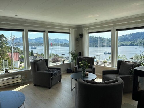 House With Oceanview, 4 Bedrooms, Close to Bergen
