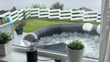 Villa, 4 Bedrooms, Private Pool, Garden View | Outdoor spa tub