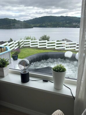 Villa, 4 Bedrooms, Private Pool, Garden View | Outdoor spa tub