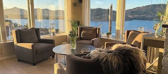 House With Oceanview, 4 Bedrooms, Close to Bergen
