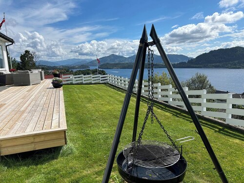 House With Oceanview, 4 Bedrooms, Close to Bergen
