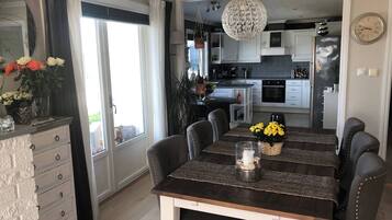 Villa, 4 Bedrooms, Private Pool, Garden View | Dining room
