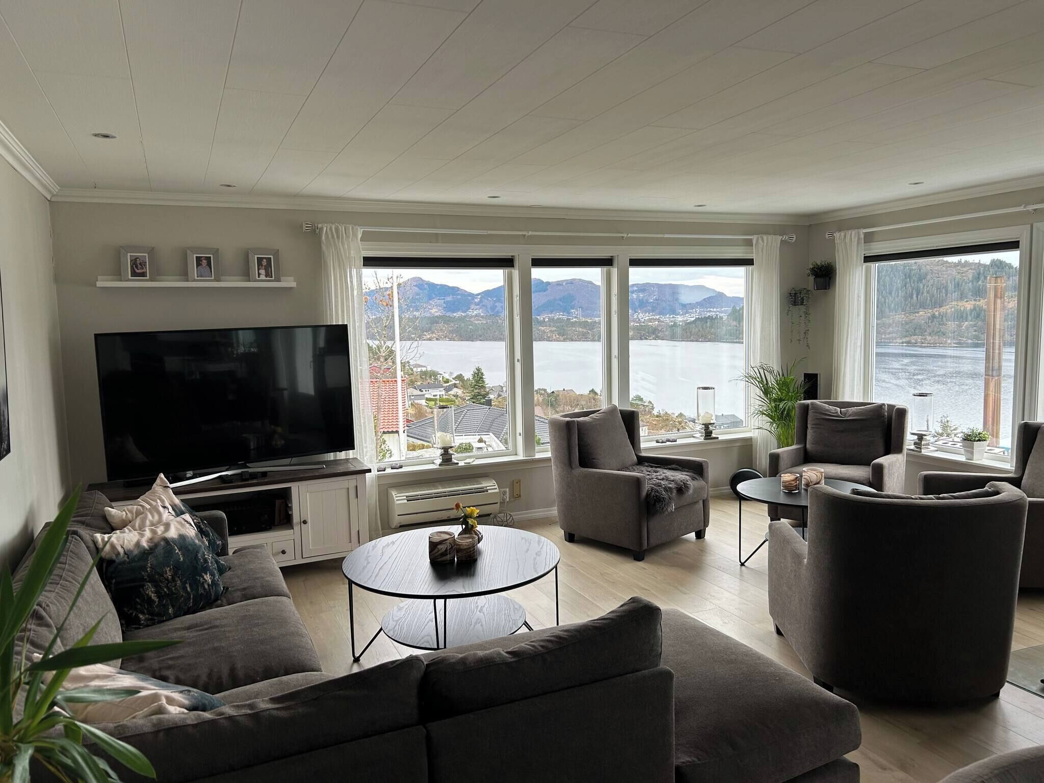 Villa, 4 Bedrooms, Private Pool, Garden View | Living room | Books