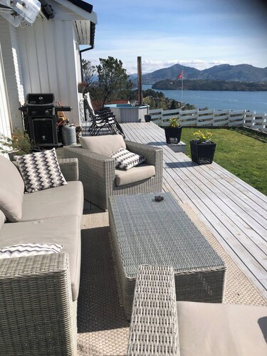 House With Oceanview, 4 Bedrooms, Close to Bergen