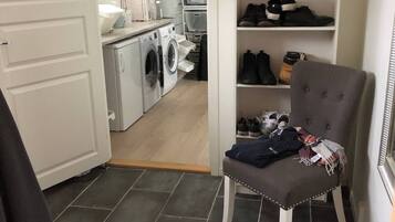 Villa, 4 Bedrooms, Private Pool, Garden View | Interior