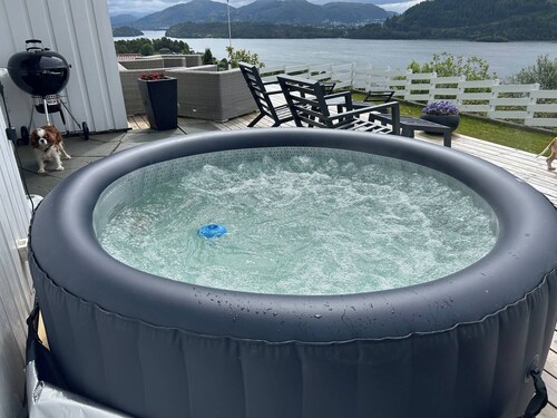 House With Oceanview, 4 Bedrooms, Close to Bergen