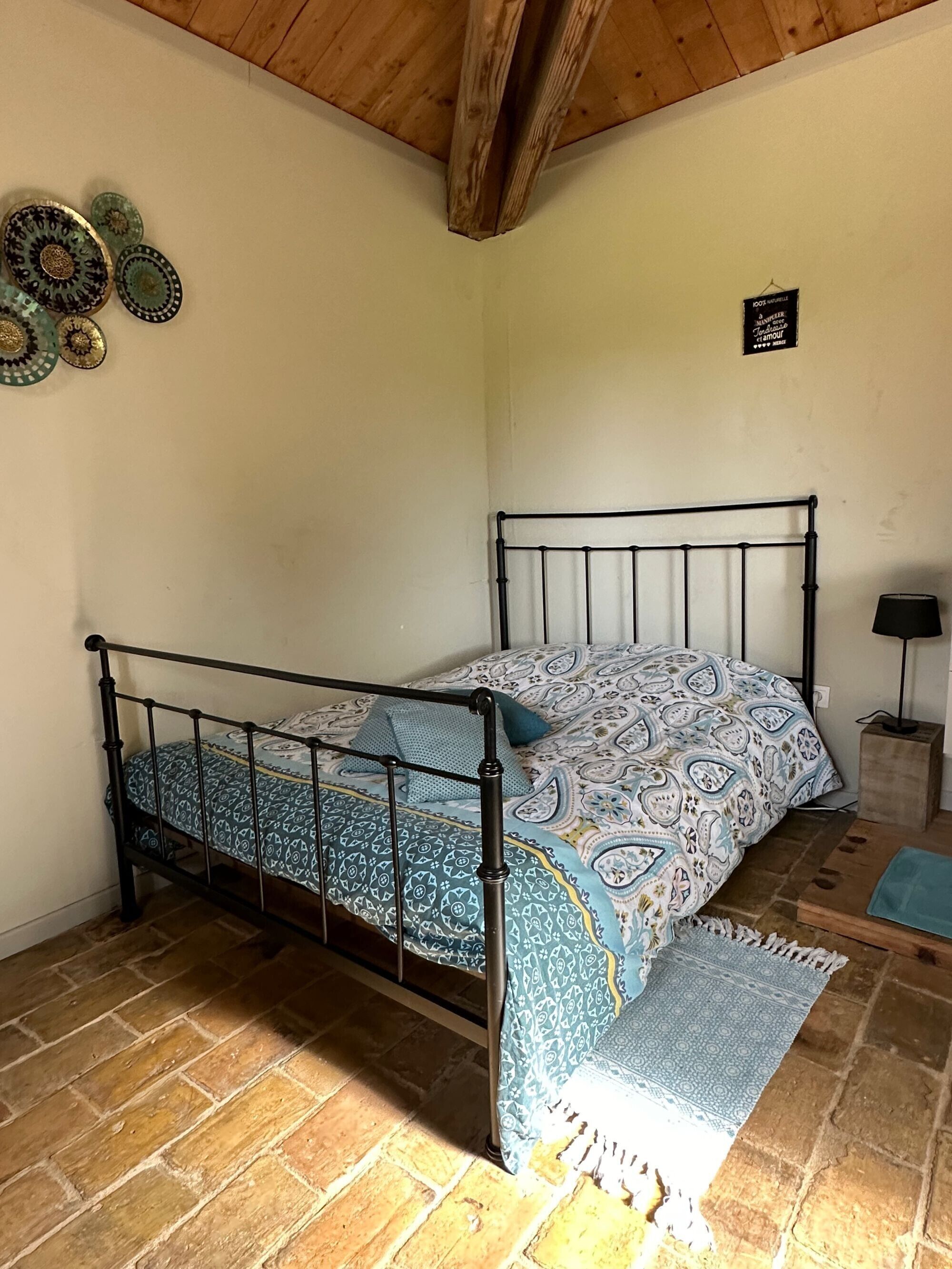 1 dormitorio, tabla de planchar con plancha, wifi y ropa de cama