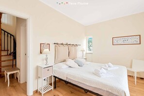 Room - Villetta Scirocco, located in the charming area of ​​Maggiano in La Spezia, is the ideal refuge for those seeking tranquility and comfort in an exclusive setting. This charming residence stands out for its large garden, where a lovely gazebo offers t (La Spezia)