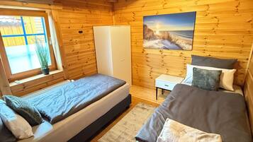 4 bedrooms, iron/ironing board, WiFi, bed sheets