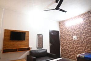 Deluxe Room | Free WiFi - The Kashi Palace (Varanasi)