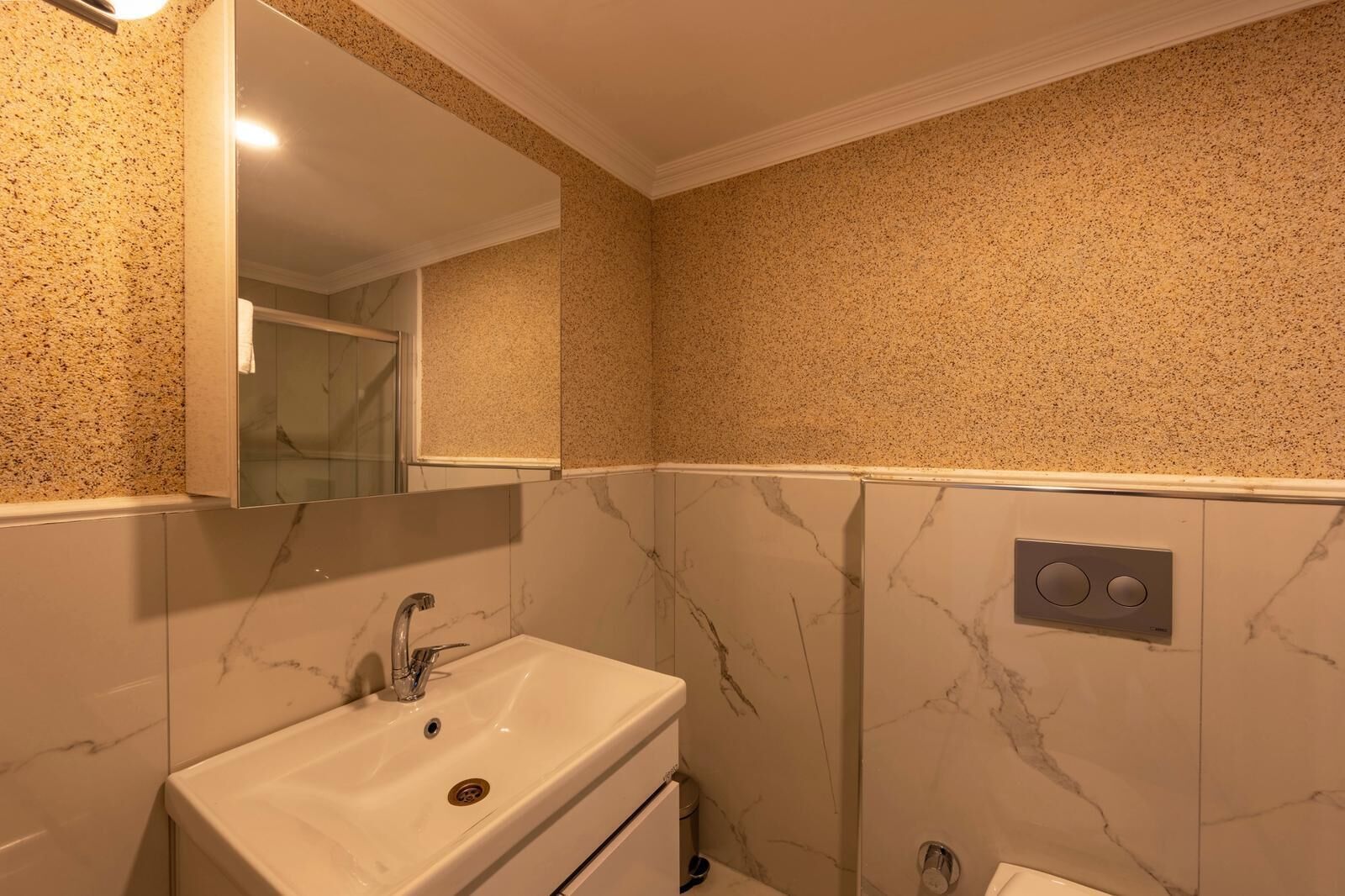 Standard Room, City View | Bathroom | Shower, free toiletries, hair dryer, towels