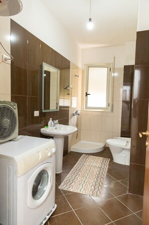 Shower, hair dryer, bidet, towels - Enjoyable 2-bedroom apartment with AC in vibrant Vlora (Vlora)