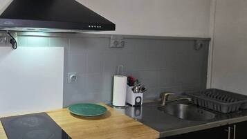 Fridge, microwave, toaster, cookware/dishes/utensils
