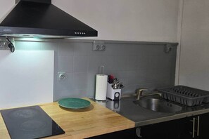 Fridge, microwave, toaster, cookware/dishes/utensils