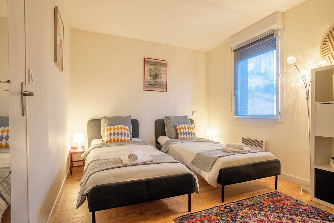 2 bedrooms, iron/ironing board, WiFi, bed sheets
