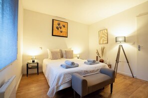 2 chambres, fer et planche à repasser, Wi-Fi, draps fournis