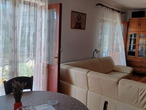 Apartment (A1) | Living room - Apartment Marin (Tisno)