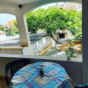 Apartment (A1) | Terrace/patio - Apartments Brti (Supetar)