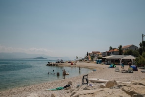 靠近海滩
