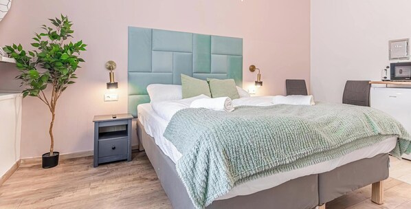 Iron/ironing board, free WiFi - Comfy Barrier Free Studio Westbahnhof (Vienna)