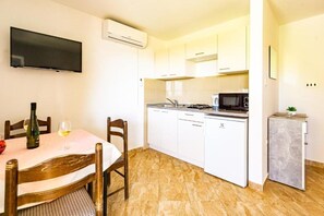 Apartment (A3) | Private kitchen | Fridge, microwave, stovetop, espresso maker - Apartments Poolhouse (Novalja)