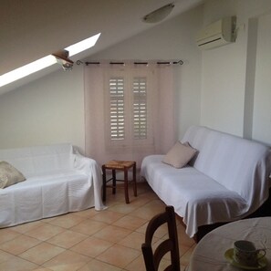 Studio (A2) | Interior - Apartments Azur (Mali Losinj)