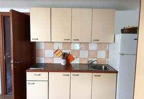 Estúdio (A2) | Cozinha privada | Geladeira, cooktop, torradeira, talheres/pratos/utensílios de cozinha