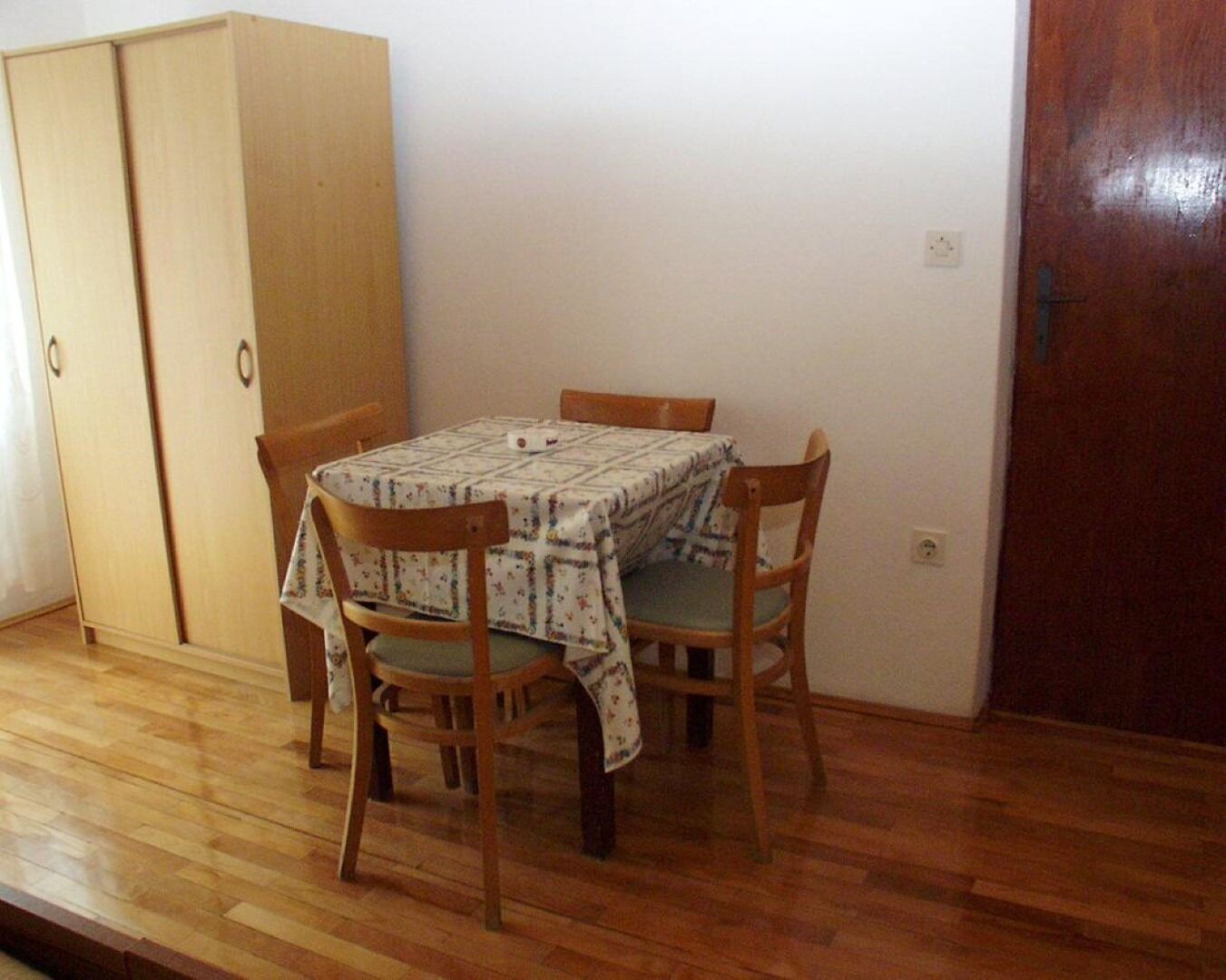 Studio (A1) | Dining