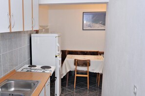 Apartment (A2) | Private kitchen - Apartments Draga (Novalja)