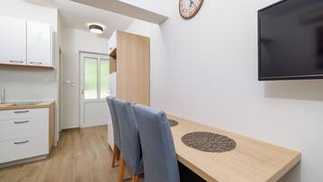 Apartment (A3) | Private kitchen | Fridge, microwave, oven, stovetop