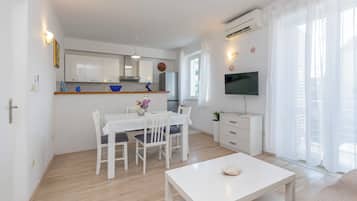 Apartment (A1) | Dining