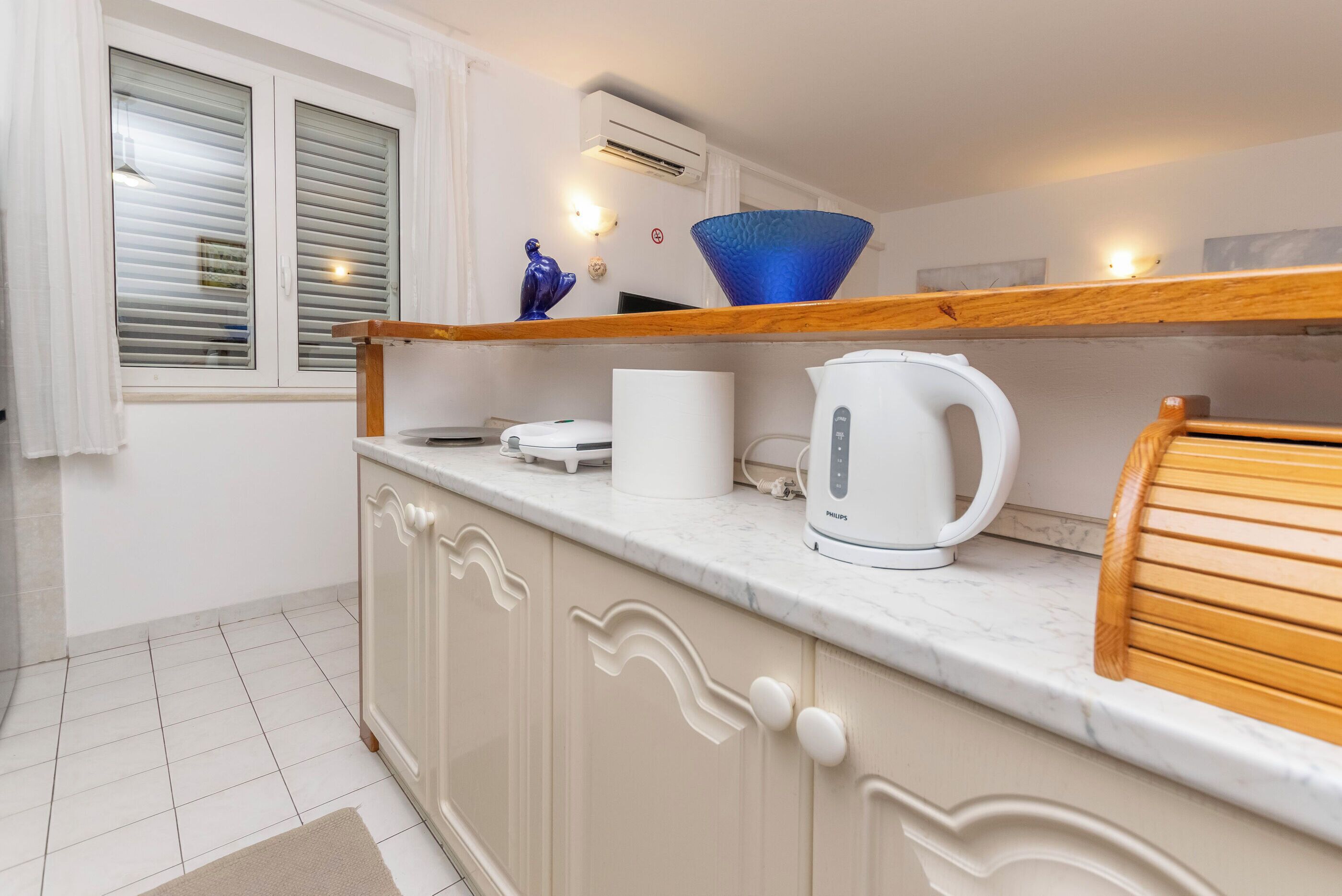 Apartment (A1) | Private kitchen | Fridge, microwave, oven, stovetop