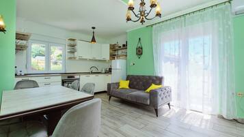 Apartment (A1) | Dining
