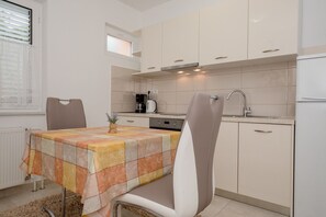 Apartment (A5) | Eigene Küche | Kühlschrank, Herdplatte, Geschirrspüler, Espressomaschine