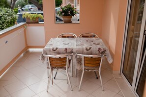 Apartment (A1) | Outdoor dining - Apartments Mar (Rab)